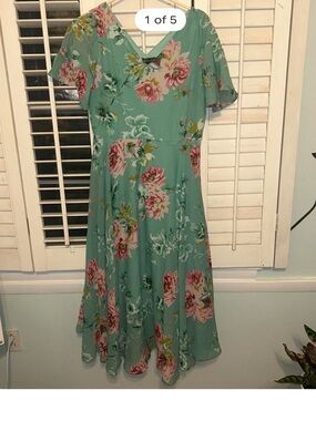 Floral Mint Green V-Neck Midi Dress
